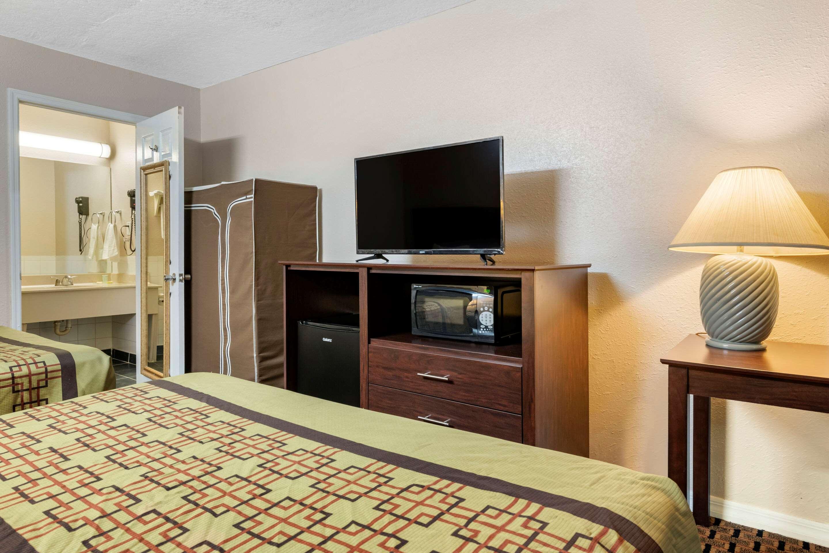 Rodeway Inn New Port Richey Exterior foto