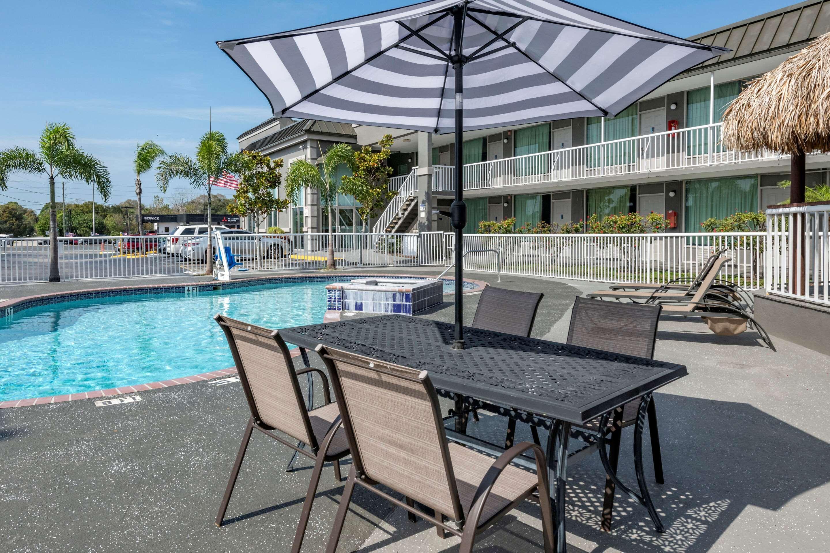 Rodeway Inn New Port Richey Exterior foto
