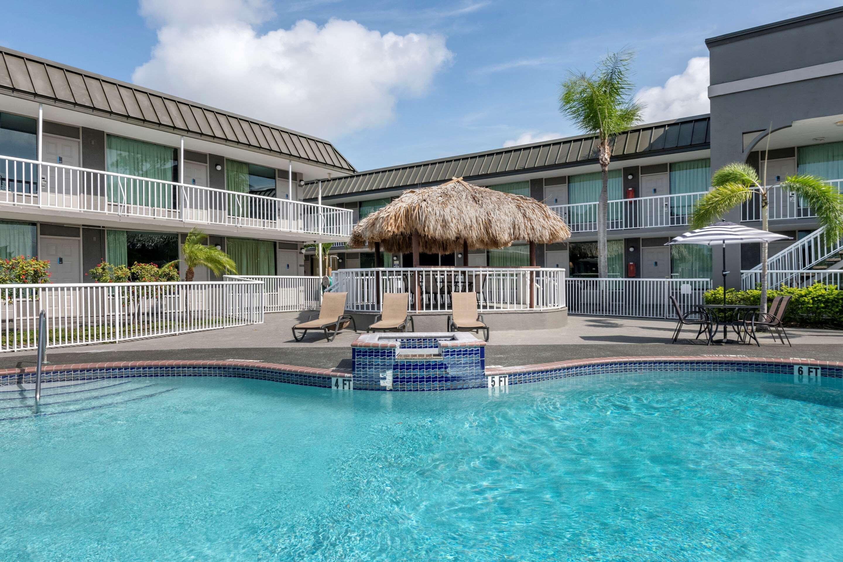 Rodeway Inn New Port Richey Exterior foto